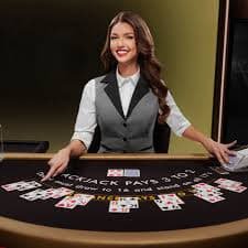 Antarmuka aplikasi mobile resortslot menampilkan kasino langsung, slot, dan taruhan olahraga
